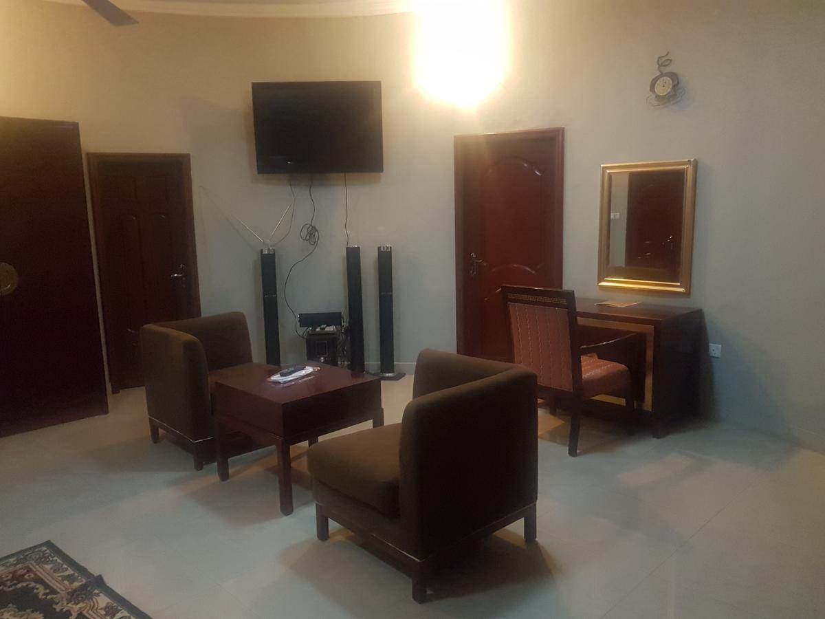 Mariam Hotel Tamale Buitenkant foto
